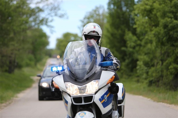 Slika \PU_V\ilustracije\promet\prometna policija motorist.jpg